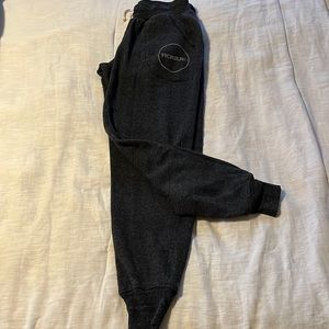 Rogue women’s joggers. Great condition!!